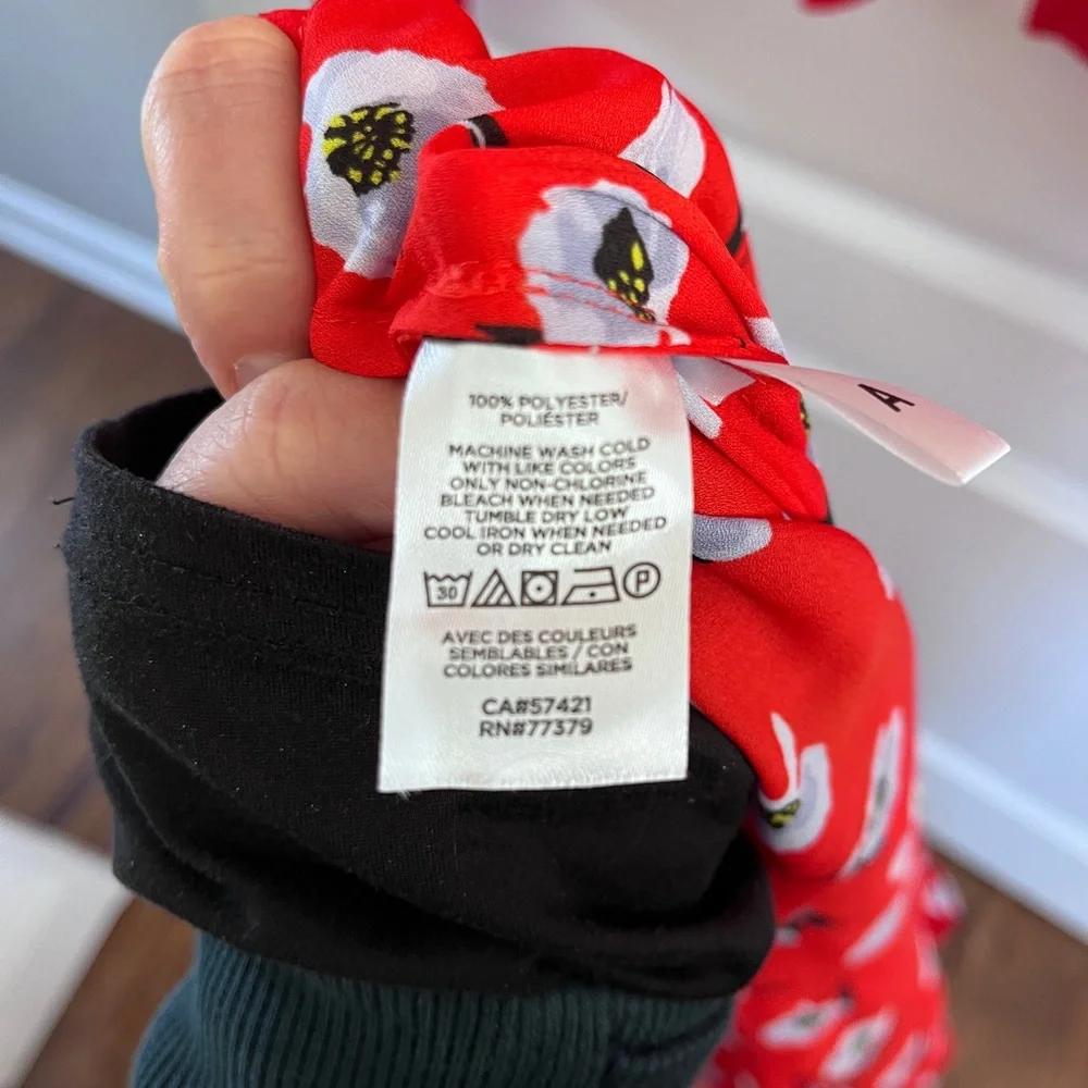 Ann Taylor Red and White Floral Blouse - L - Picture 5 of 6